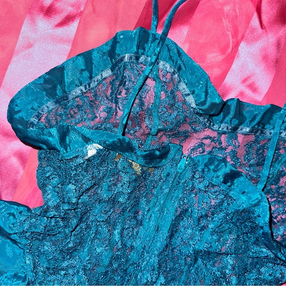 Vintage Victoria’s Secret Gold Label Completely Lace Elegant Ruffle Bodysuit - Picture 11 of 16